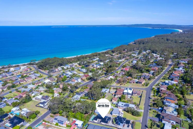 Wal42b – Poolside Oasis by Experience Jervis Bay