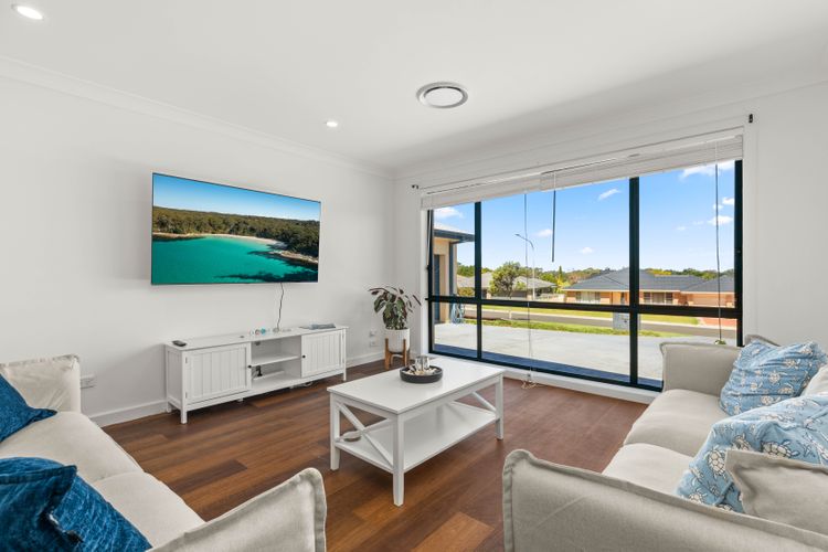 Tur34 – Topsy Turvey by Experience Jervis Bay