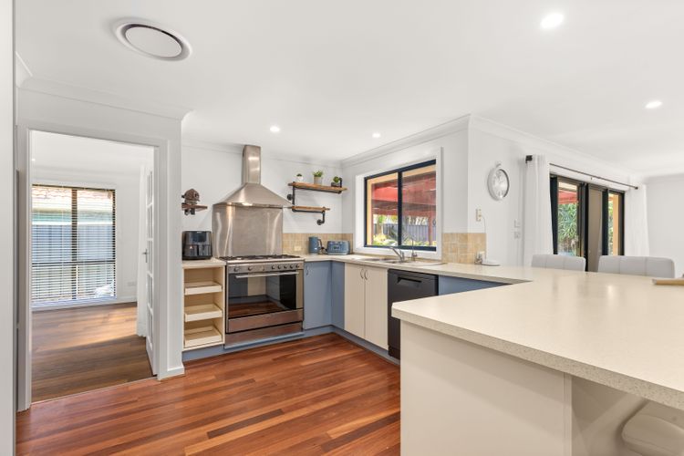 Tur34 – Topsy Turvey by Experience Jervis Bay