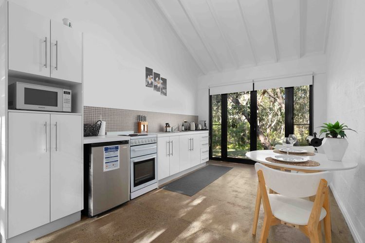 Fre103 – Greenfields Beach House & Studio
