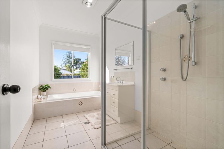 Bay1a – Bayswater Beach House 1 by Experience Jervis Bay
