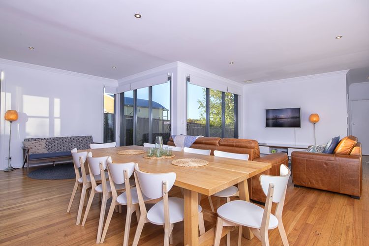 Piper’s – 2/111A Gippsland Street