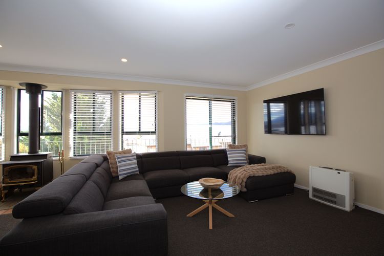 Chalet De Neige – 2/9 Jillamatong Street