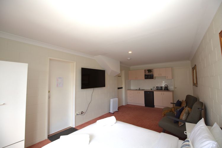 Chalet De Neige – 2/9 Jillamatong Street