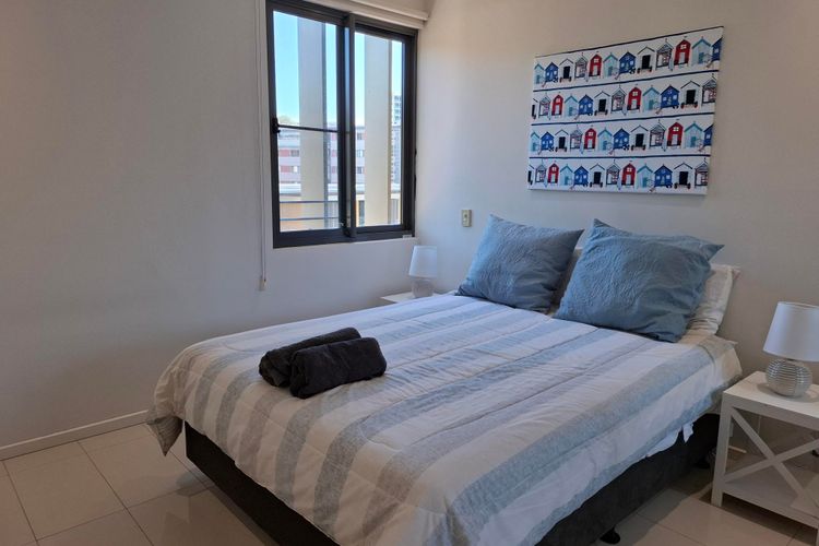 Luxurious Waterfront Living in the Heart of Darwin – Stunning 2-Bedroom Apartment