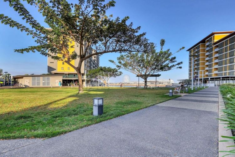 Luxurious Waterfront Living in the Heart of Darwin – Stunning 2-Bedroom Apartment