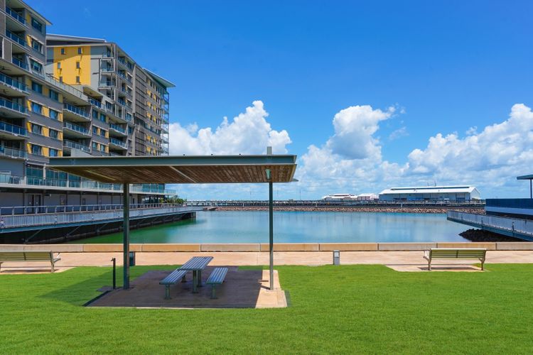 Luxurious Waterfront Living in the Heart of Darwin – Stunning 2-Bedroom Apartment