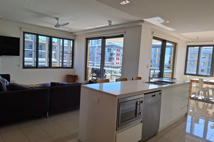 Luxurious Waterfront Living in the Heart of Darwin – Stunning 2-Bedroom Apartment