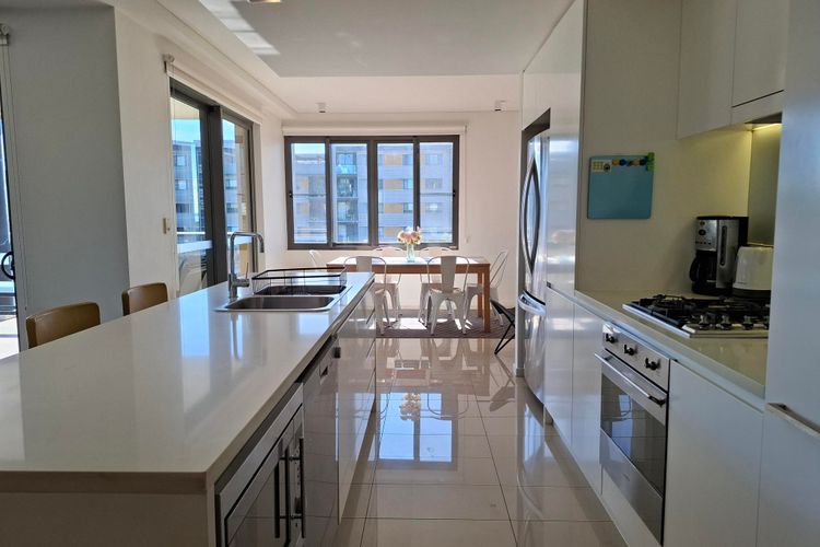Luxurious Waterfront Living in the Heart of Darwin – Stunning 2-Bedroom Apartment
