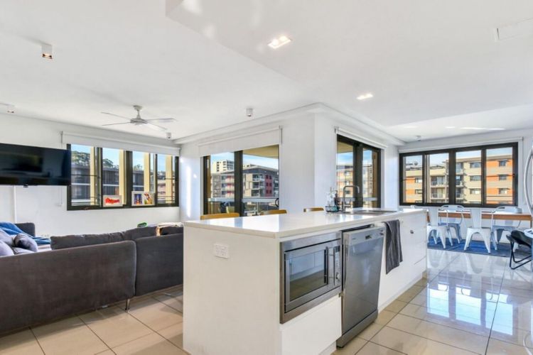 Luxurious Waterfront Living in the Heart of Darwin – Stunning 2-Bedroom Apartment