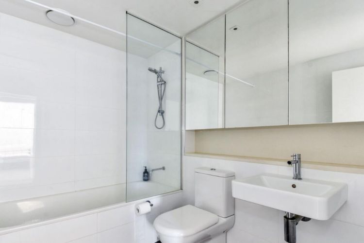 Luxurious Waterfront Living in the Heart of Darwin – Stunning 2-Bedroom Apartment