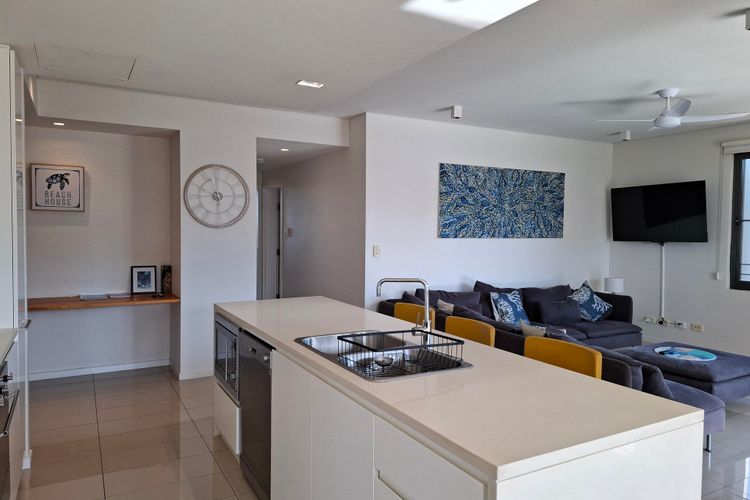 Luxurious Waterfront Living in the Heart of Darwin – Stunning 2-Bedroom Apartment