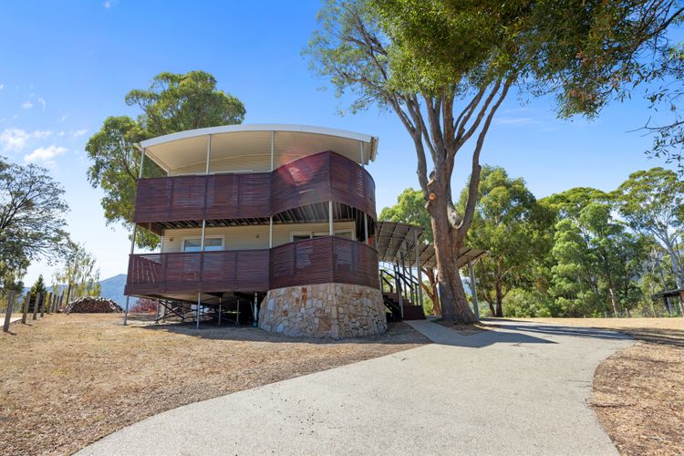 Eagles Nest – Merrijig – Sleeps 10