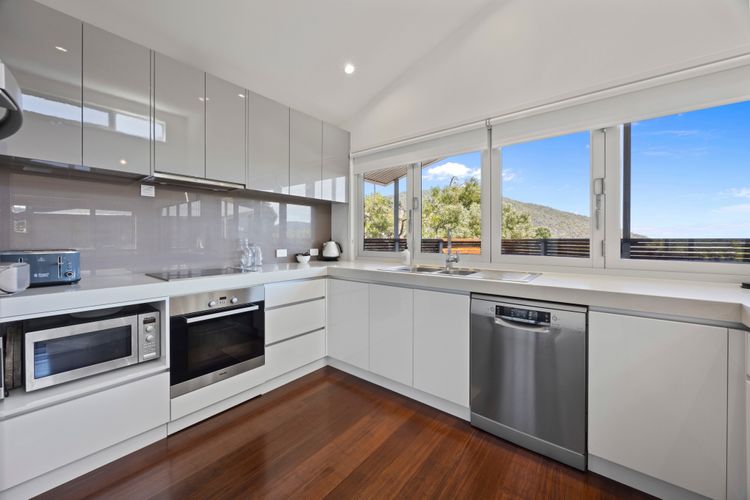 Eagles Nest – Merrijig – Sleeps 10