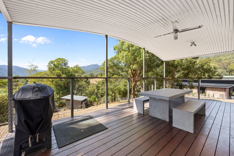 Eagles Nest – Merrijig – Sleeps 10