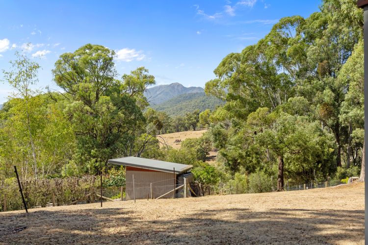 Eagles Nest – Merrijig – Sleeps 10