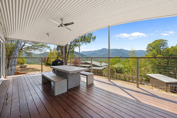 Eagles Nest – Merrijig – Sleeps 10
