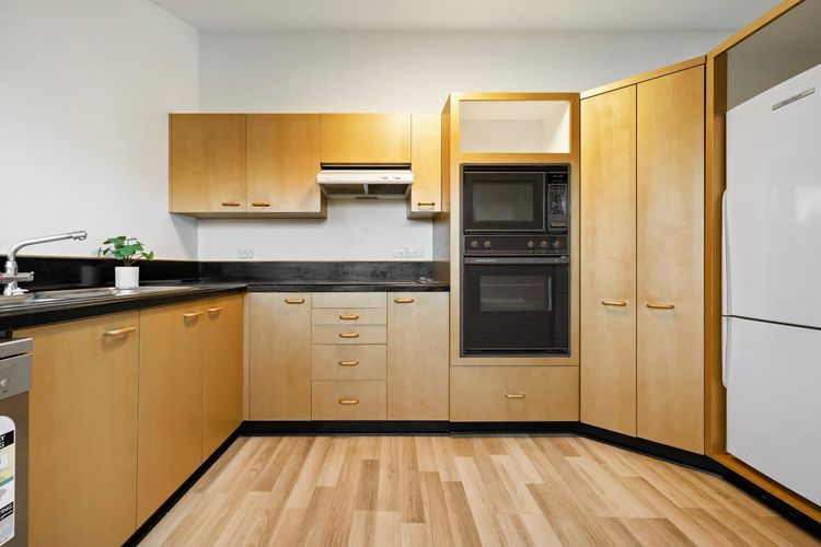 2 Bedroom Lakeview Apartment