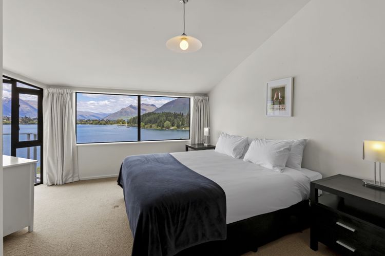 2 Bedroom Lakeview Apartment