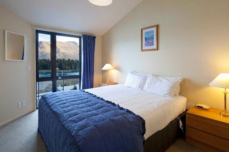 3 Bedroom Lakeview Apartment