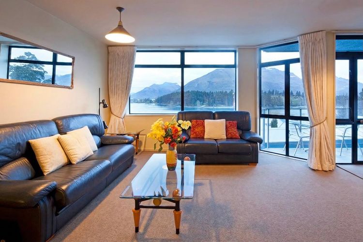 3 Bedroom Lakeview Apartment