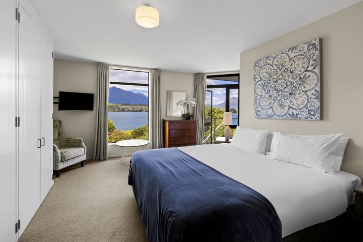 1 Bedroom Lakeview Apartment