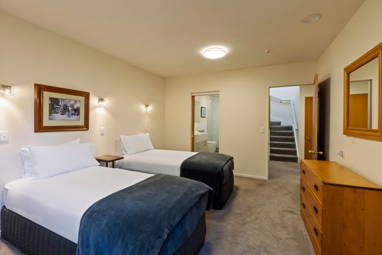 1 Bedroom Lakeview Apartment