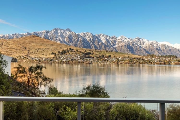 1 Bedroom Lakeview Apartment