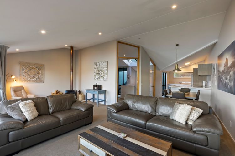 1 Bedroom Lakeview Apartment