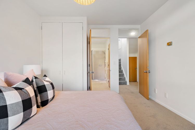 2 Bedroom Lakeview