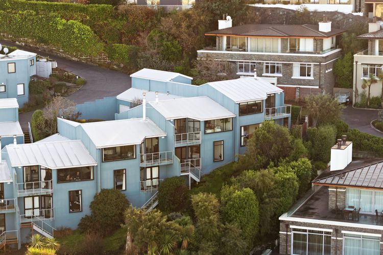 2 Bedroom Lakeview