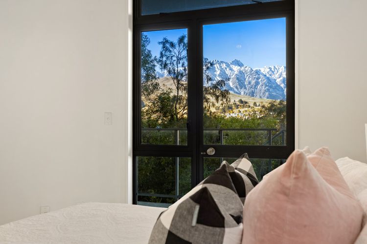 2 Bedroom Lakeview