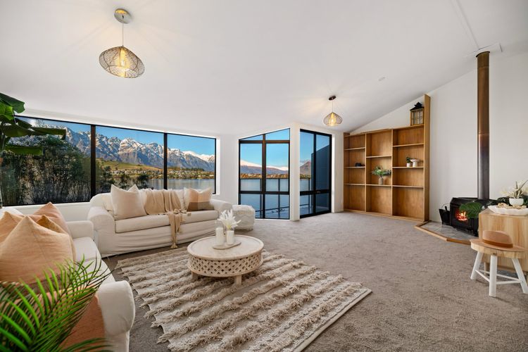 2 Bedroom Lakeview