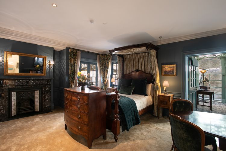 Darling Manor IBO