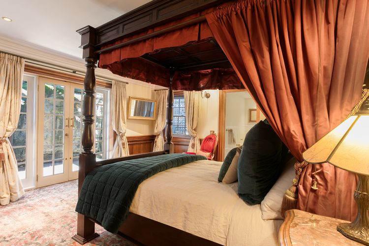 Darling Manor IBO
