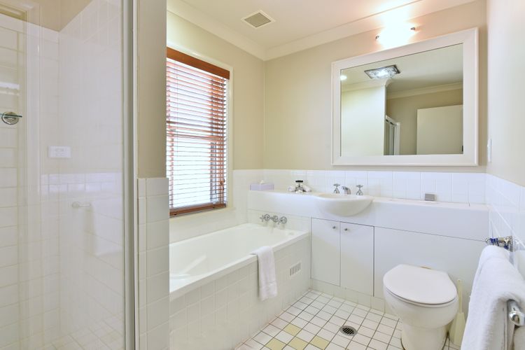 Villa 2br Pokolbin Villa located within Cypress Lakes Resort