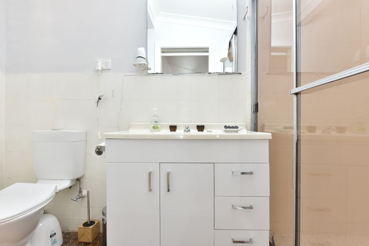 Ensuite bathroom for main bedroom
