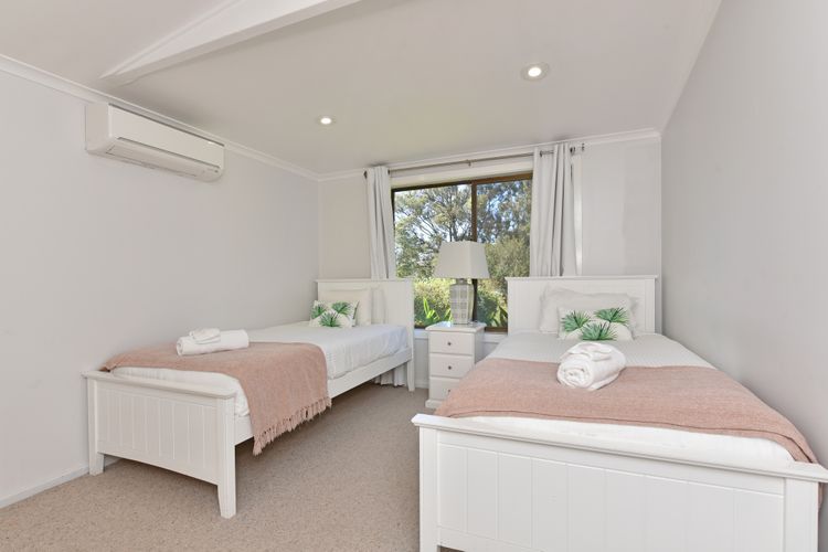 Bedroom with 2 single beds and aircon!