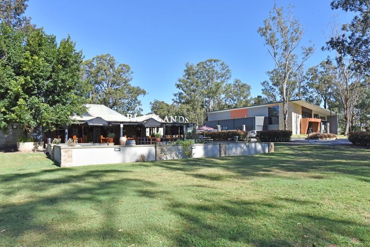 Country style homestead close to Vineyards with Amazing Views