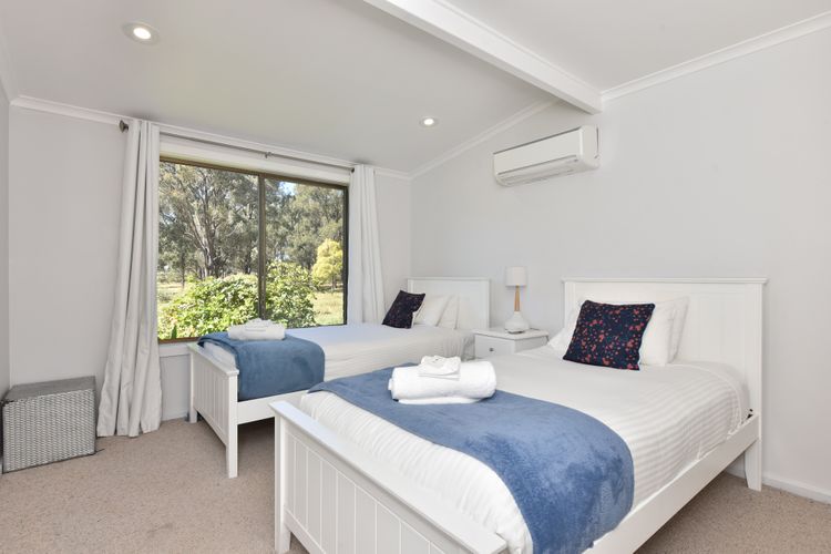 Bedroom with 2 single beds and aircon!