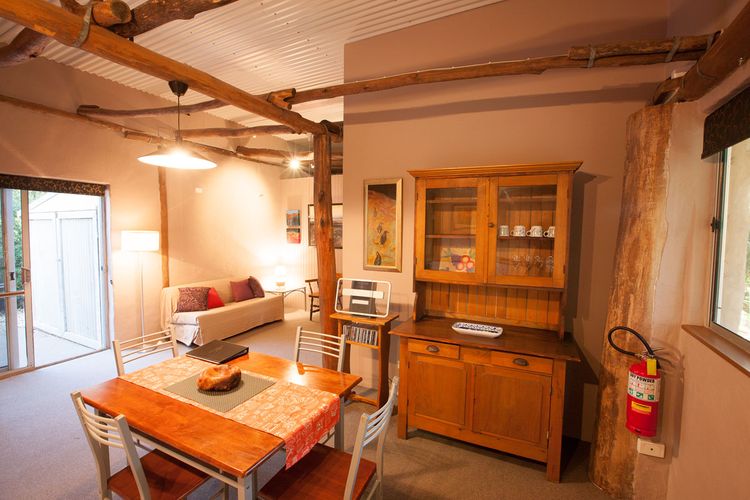 Lyrebird Studio – Secluded Retreat in the Watagans. 20 min drive to Cessnock