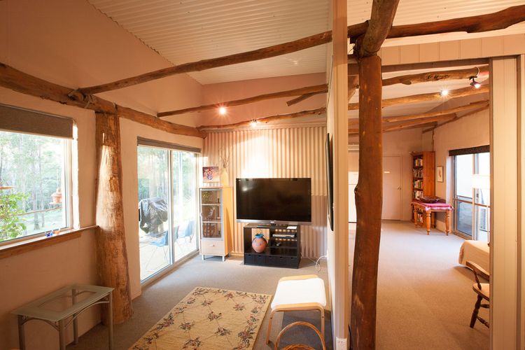 Lyrebird Studio – Secluded Retreat in the Watagans. 20 min drive to Cessnock