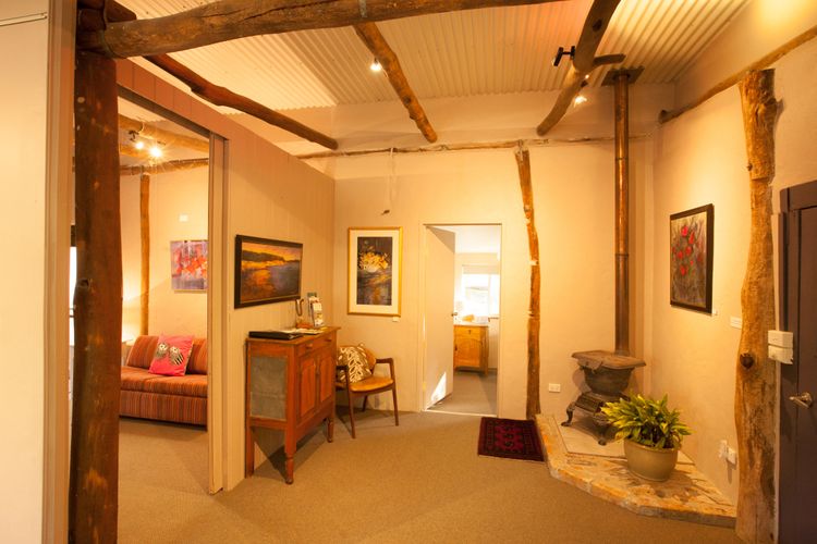 Lyrebird Studio – Secluded Retreat in the Watagans. 20 min drive to Cessnock
