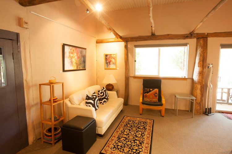 Lyrebird Studio – Secluded Retreat in the Watagans. 20 min drive to Cessnock