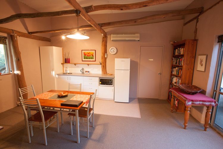 Lyrebird Studio – Secluded Retreat in the Watagans. 20 min drive to Cessnock