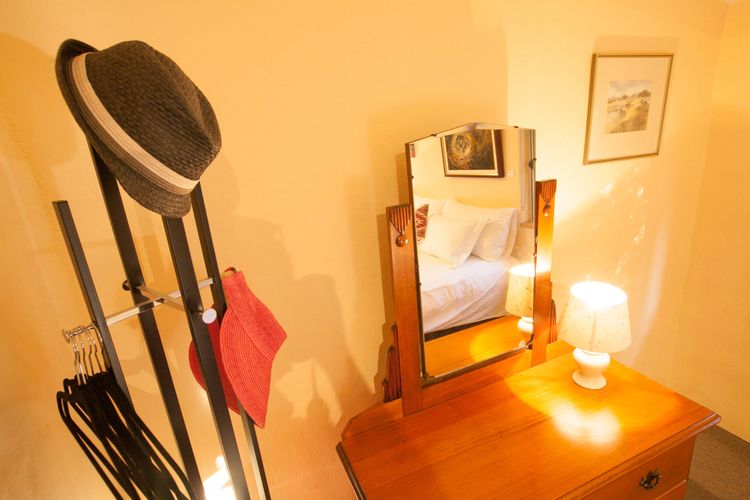 Lyrebird Studio – Secluded Retreat in the Watagans. 20 min drive to Cessnock