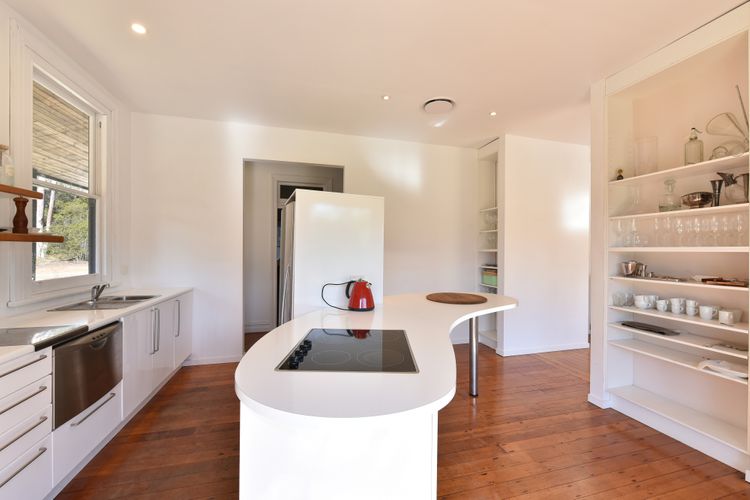 The Parson’s Vineyard Retreat – get amongst the vineyards in a historic home