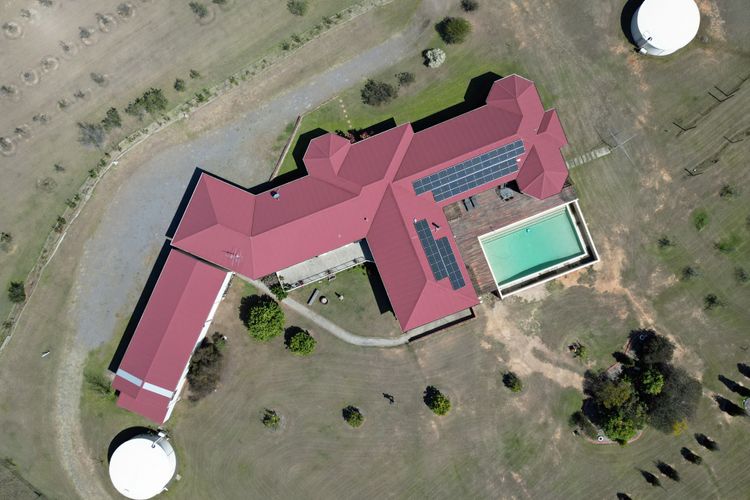Noble Willow Homestead Lovedale. Super Spacious, with views and pool