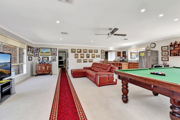 Noble Willow Homestead Lovedale. Super Spacious, with views and pool