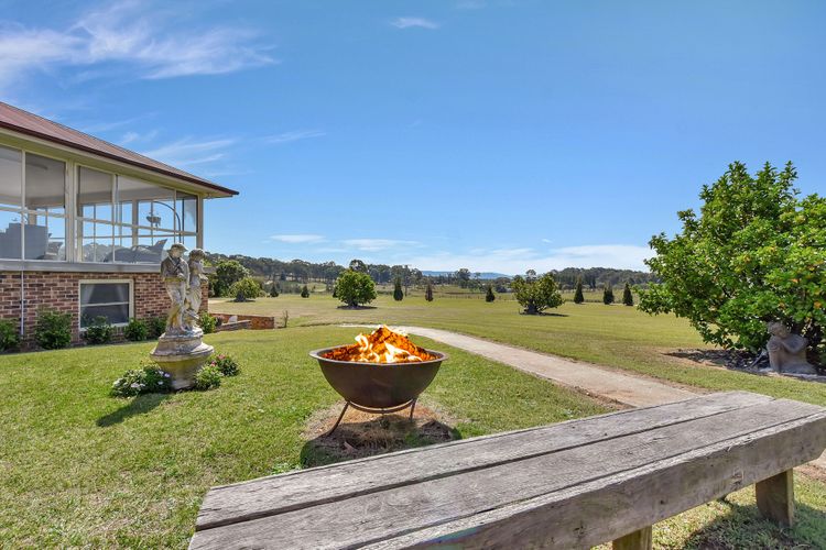 Noble Willow Homestead Lovedale. Super Spacious, with views and pool